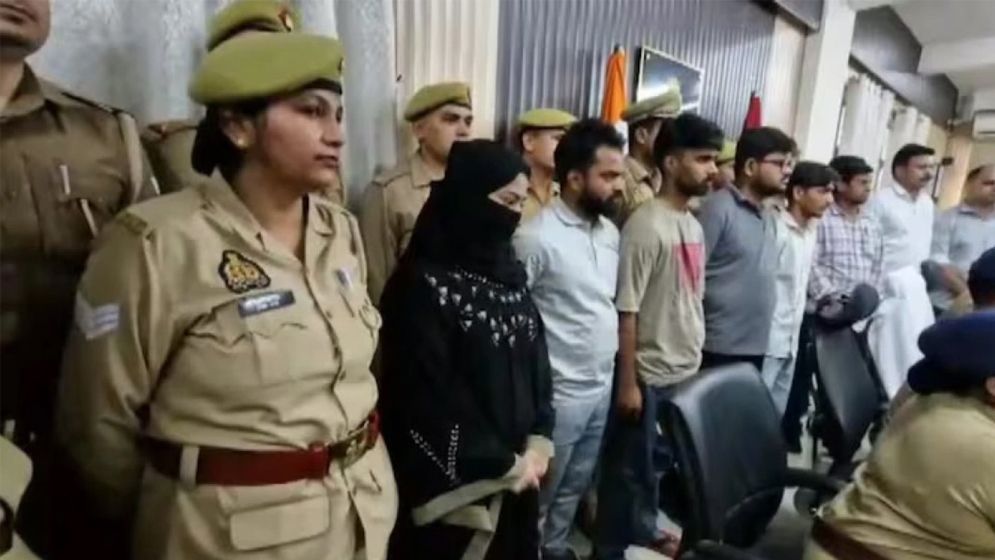 প্রেমিককে দিয়ে নিজ বাড়িতে ডাকাতি তরুণীর