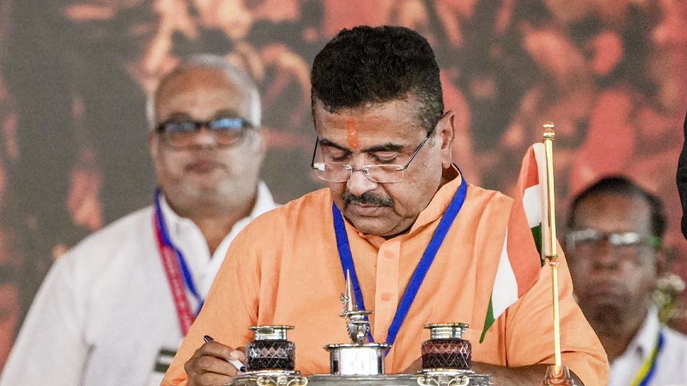 বাংলাদেশ সীমান্তে কাঁটাতার বসানোর ঘোষণা দিলেন শুভেন্দু 