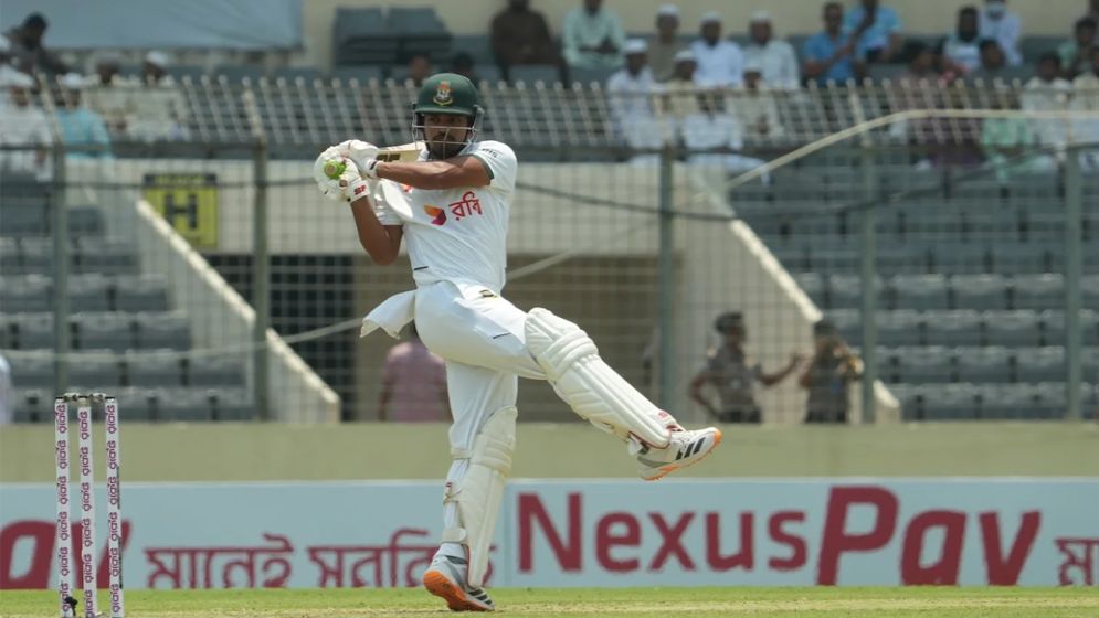 শান্ত-মুমিনুলের জুটিতে চাপ সামলে লাঞ্চে বাংলাদেশ