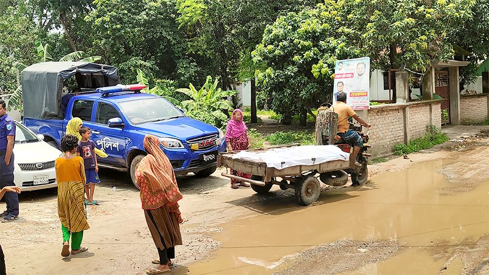 গ্রাম পুলিশের ছেলের ঝুলন্ত মরদেহ, পরিবারের দাবি হত্যা