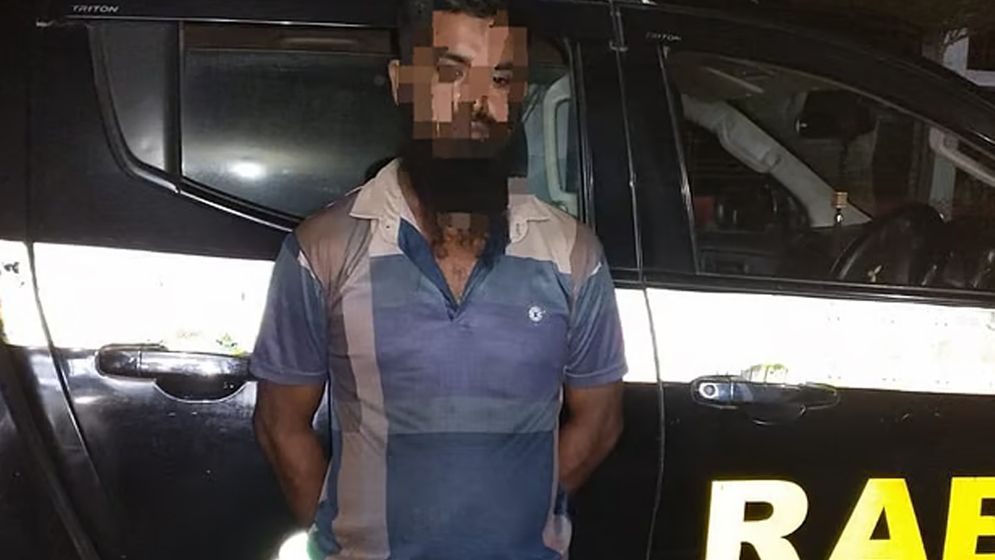 চুল কাটাতে গিয়ে গ্রেপ্তার হলেন কুষ্টিয়ার পীর হত্যার আসামি   