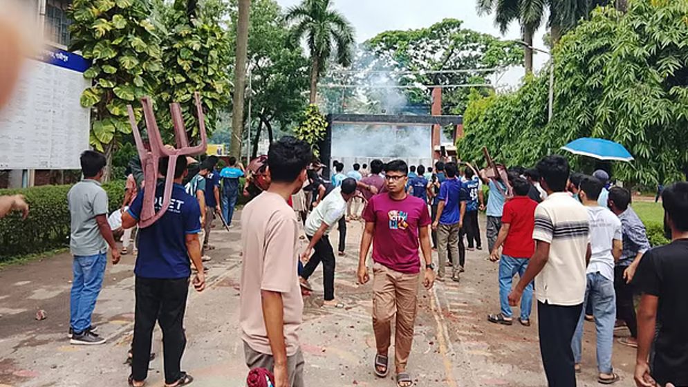 ডুয়েটে শিক্ষার্থীদের দু‘পক্ষের সংঘর্ষ, আহত ১৫