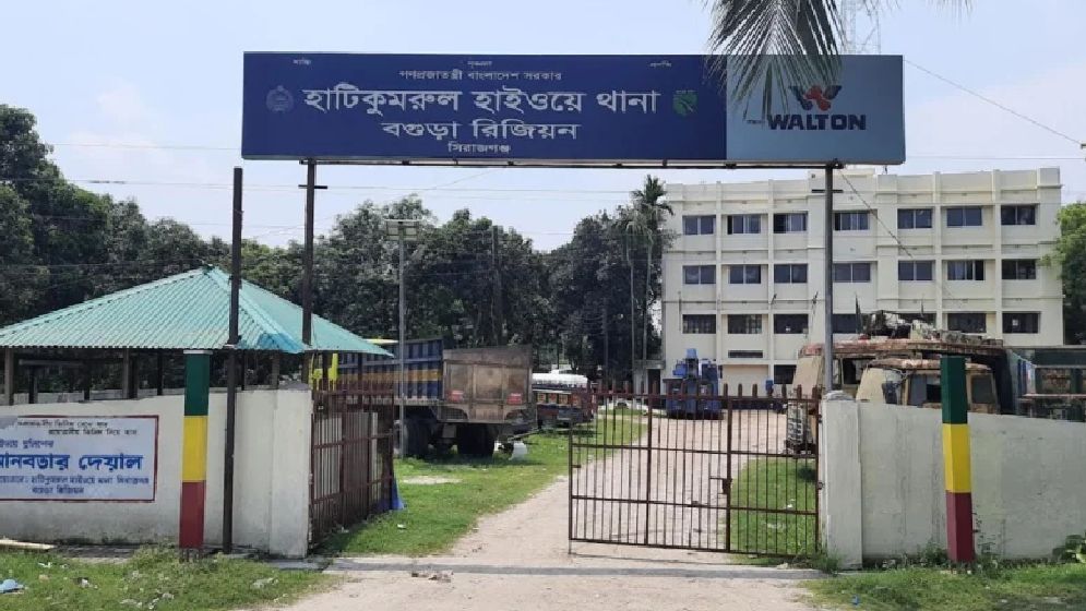 মহাসড়কে চাঁদাবাজি, ৫ পুলিশ ক্লোজড