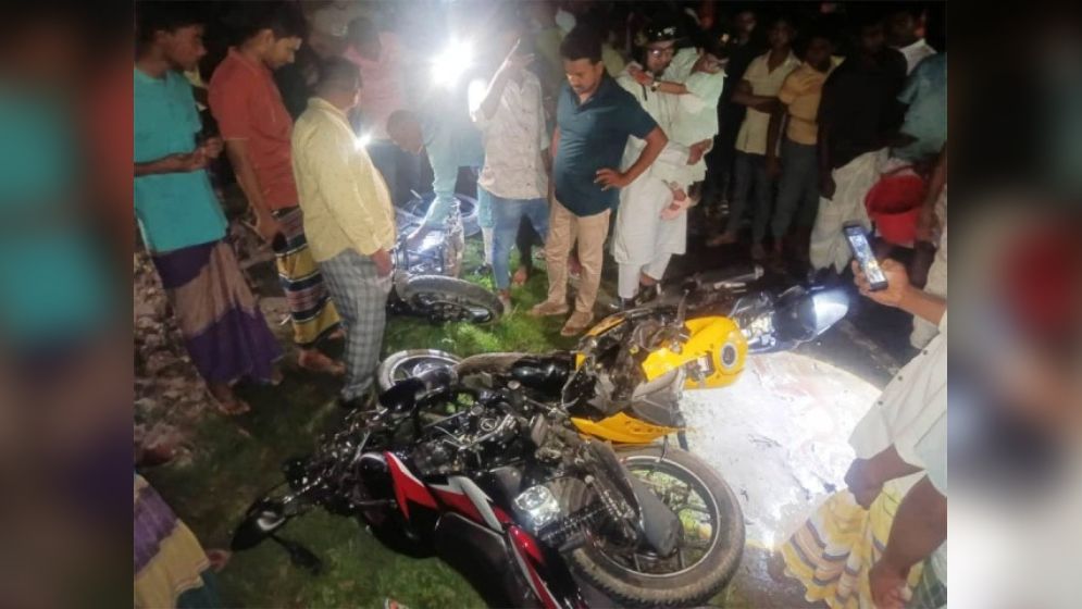 মোটরসাইকেলের মুখোমুখি সংঘর্ষ, নিহত ৩