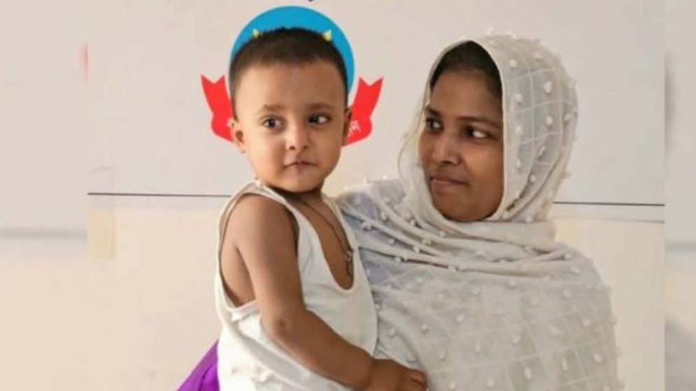 নিখোঁজ শিশুকে উদ্ধার, পরিবারের কাছে দিলো লালবাগ থানা