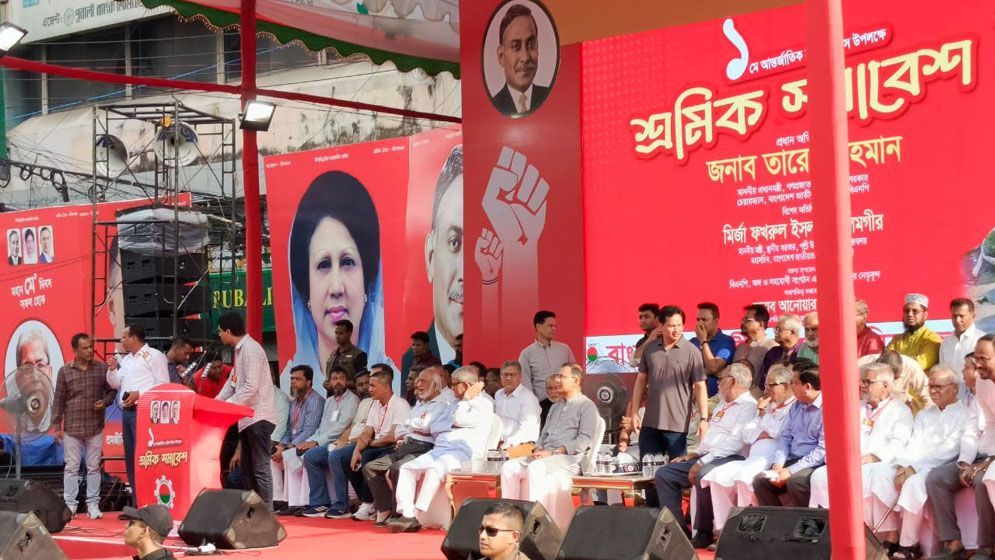 নয়াপল্টনে সমাবেশ মঞ্চে তারেক রহমান