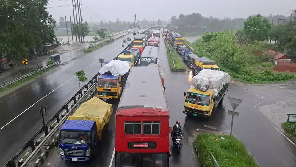 ঢাকা-টাঙ্গাইল মহাসড়কে ৬০ কিলোমিটার যানজট