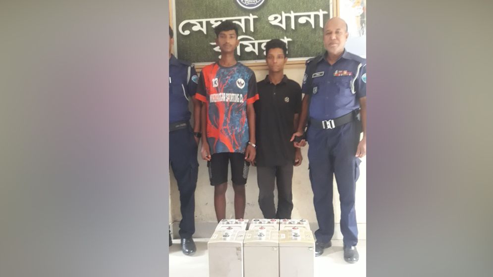 চুরির দায়ে দুই যুবক গ্রেপ্তার