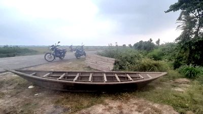 নওগাঁ-নাটোর মহাসড়কে যানবাহন আটকিয়ে গণডাকাতি