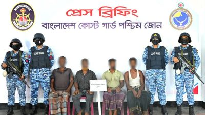 সুন্দরবনে করিম শরীফ বাহিনীর ২ সদস্য আটক, উদ্ধার ৪ জেলে