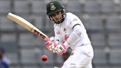 মুমিনুলকে ছাড়িয়ে মুশফিকের রেকর্ডগড়া সেঞ্চুরি  