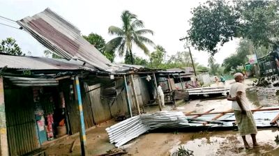 দেড় মিনিটের টর্নেডোতে লণ্ডভণ্ড সব, প্রাণ গেল বৃদ্ধার