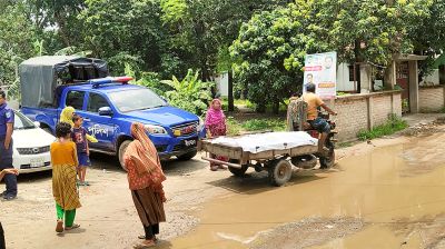 গ্রাম পুলিশের ছেলের ঝুলন্ত মরদেহ, পরিবারের দাবি হত্যা