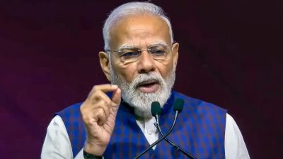 নিজেকে ‘চা ওয়ালা’  পরিচয় দিলেন মোদি