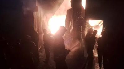 আড়াই ঘণ্টার চেষ্টায় কদমতলীর ফোম কারখানার আগুন নিয়ন্ত্রণে