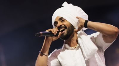 কনসার্টে নিজেকে ‘মৃত’ ঘোষণা জনপ্রিয় গায়কের!