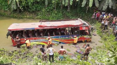 যাত্রীবাহী বাস-ট্রাক মুখোমুখি সংঘর্ষ, নিহত ৫