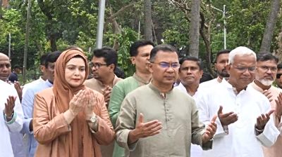 বাবা-মা-ভাইয়ের কবর জিয়ারত করলেন প্রধানমন্ত্রী
