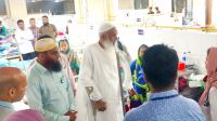 অসুস্থ হজযাত্রীর খোঁজ নিতে হাসপাতালে ধর্মমন্ত্রী