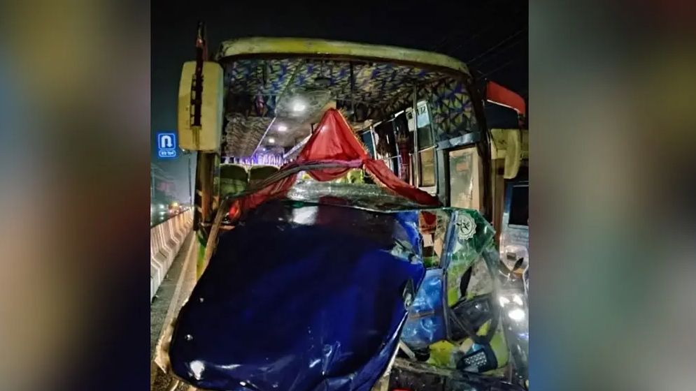 কুমিল্লায় যাত্রীবাহী বাস-অটোরিকশার সংঘর্ষ, নিহত ৩