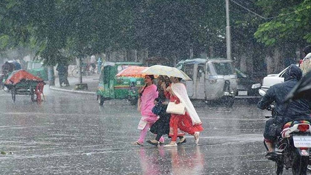 দুপুরের মধ্যেই ঢাকায় হবে বৃষ্টি, কমবে তাপমাত্রা