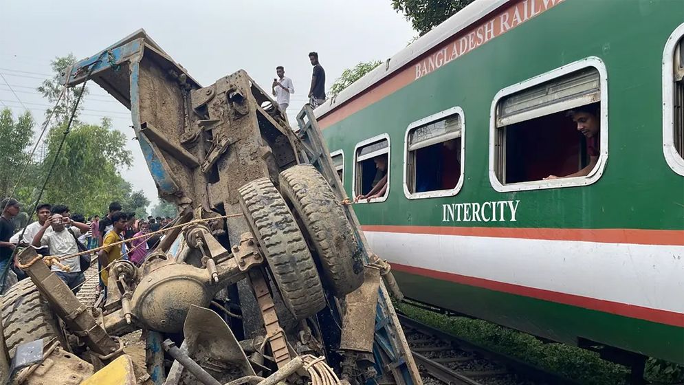 দেড় ঘণ্টা পর চট্টগ্রামের সঙ্গে সারা দেশের রেল যোগাযোগ স্বাভাবিক