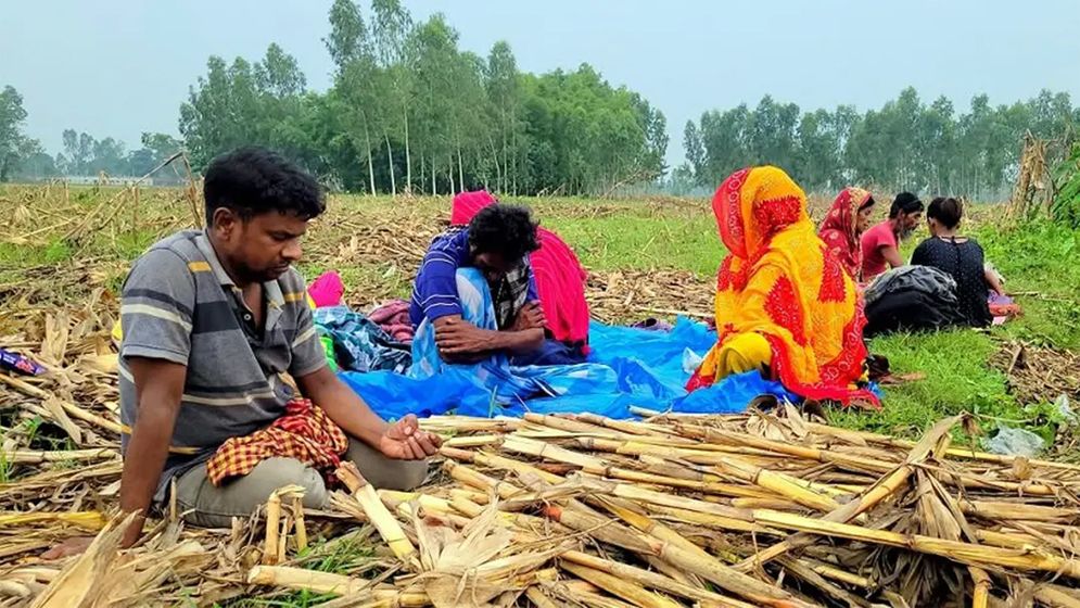 অন্তঃসত্ত্বা নারীসহ ৩৬ ঘণ্টা মানবেতর জীবন