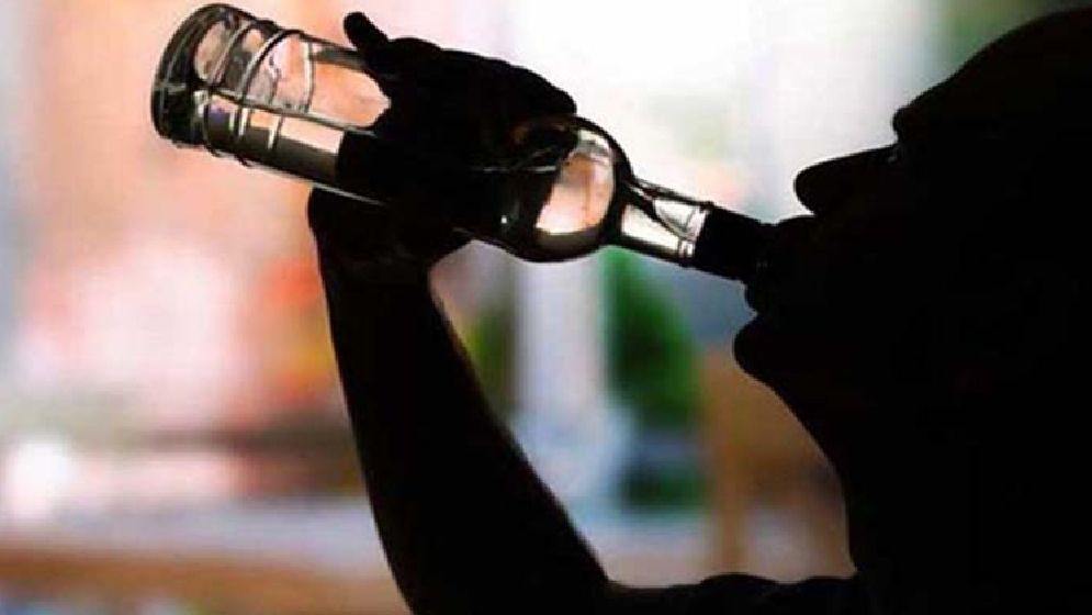 অ্যালকোহল পানে ৩ জনের মৃত্যু, হাসপাতালে আরো ২