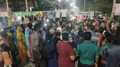 বেলস পার্কে পুনর্বাসনের দাবিতে হকারদের সড়ক অবরোধ