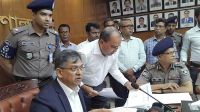 ‘টিআইবির প্রতিবেদন পত্রিকার পেপারকাটিং’