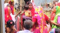 ছেলেকে বাঁচাতে গিয়ে বিদ্যুতায়িত হয়ে প্রাণ গেল মায়ের